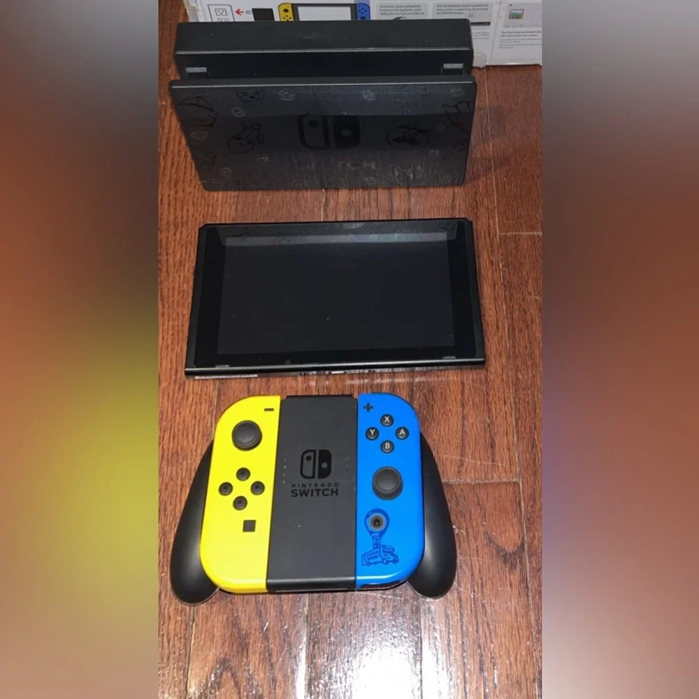 Nintendo Switch Fortnite Wildcat Bundle